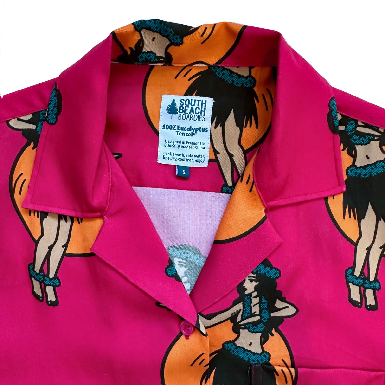 South Beach Boardies Women's Eucalyptus Tencel Cubano shirt in Hula print, close up of collar